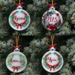 Χριστουγεννιάτικο κουτί με 4 plexi στολίδια Ευχές