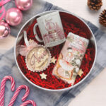 Χριστουγεννιάτικο κουτί με Δώρα - Νονά Σ' αγαπώ